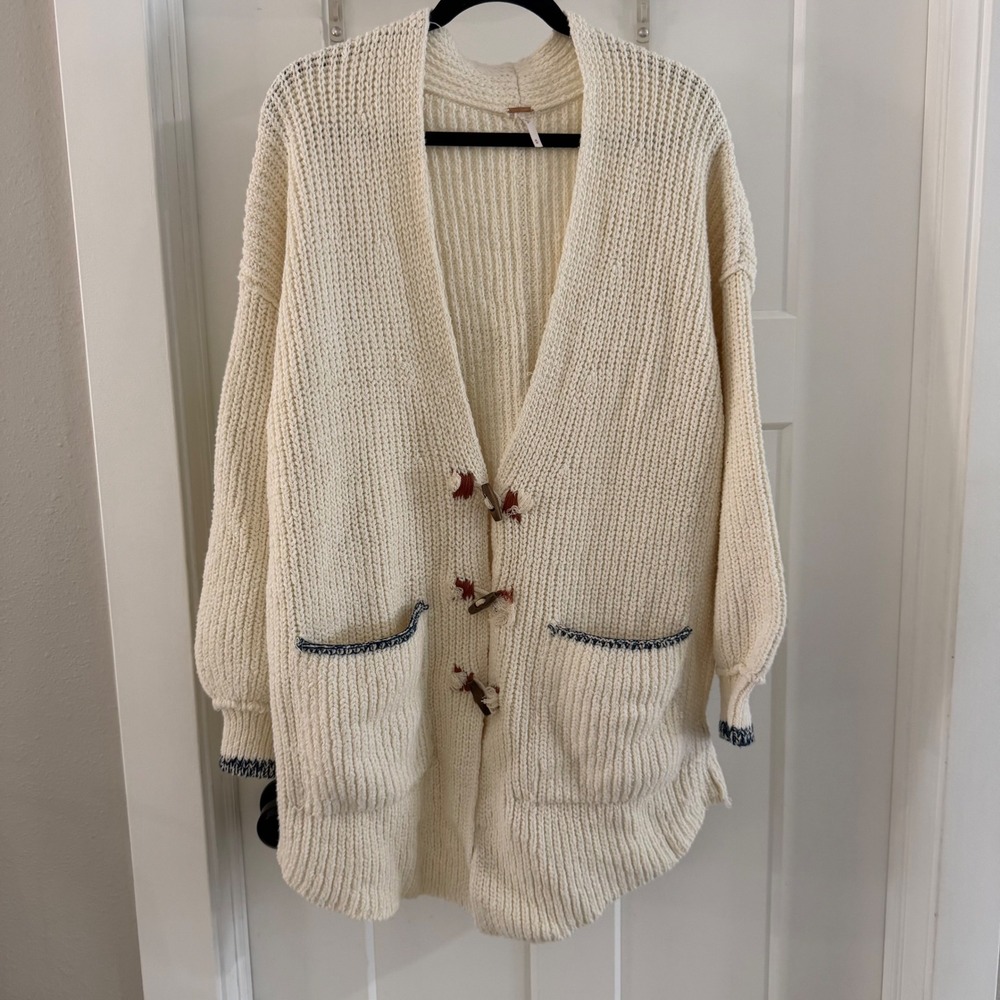 Free People Brooks Cardigan Cream Oversized Toggle Chunky Knit Sweater Medium